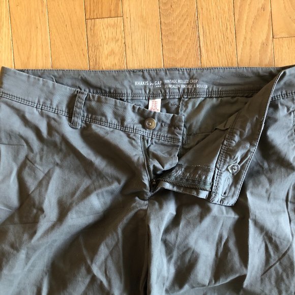 Like New Women's GAP Cropped Khakis Pants - Picture 3 of 6